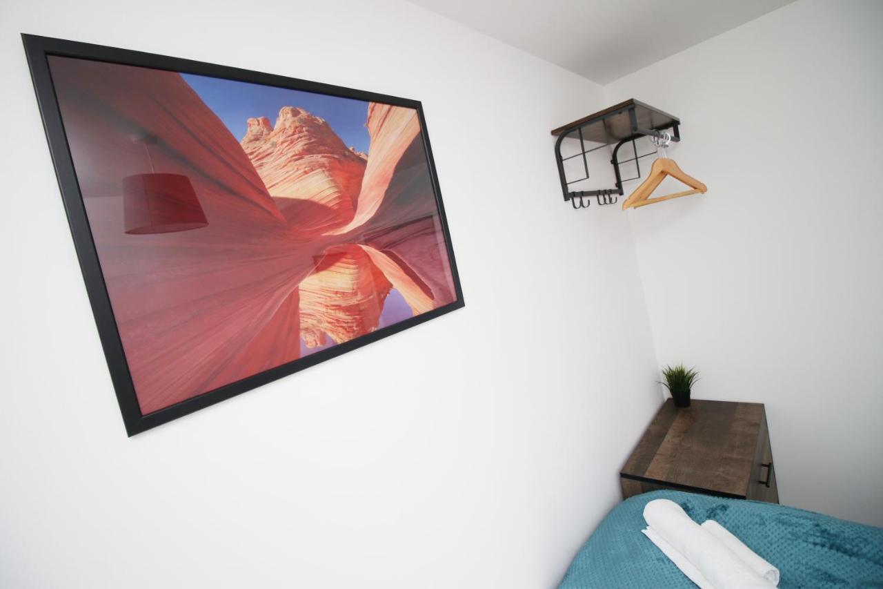 Delft - Spacious Home, High Speed Wi-Fi, Free Parking, Terrace Swindon Zewnętrze zdjęcie