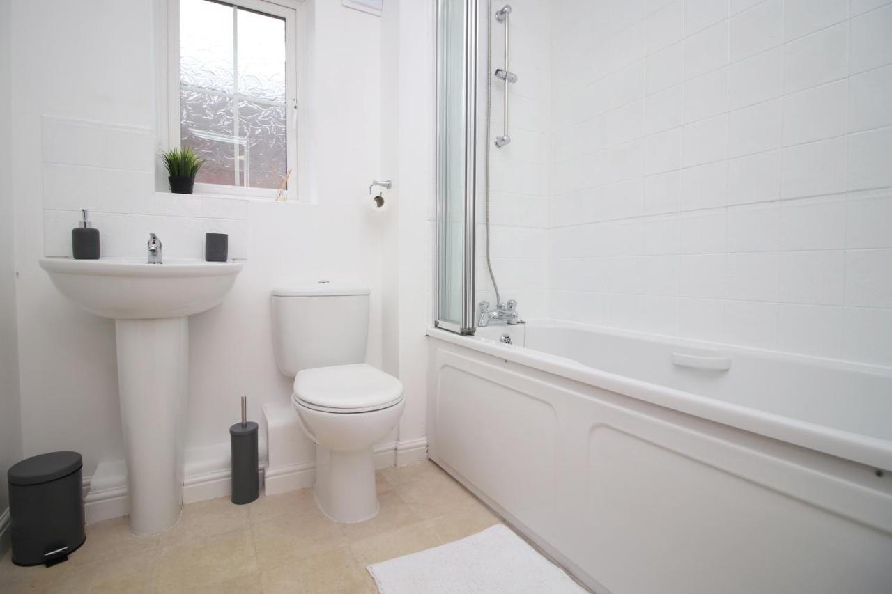 Delft - Spacious Home, High Speed Wi-Fi, Free Parking, Terrace Swindon Zewnętrze zdjęcie